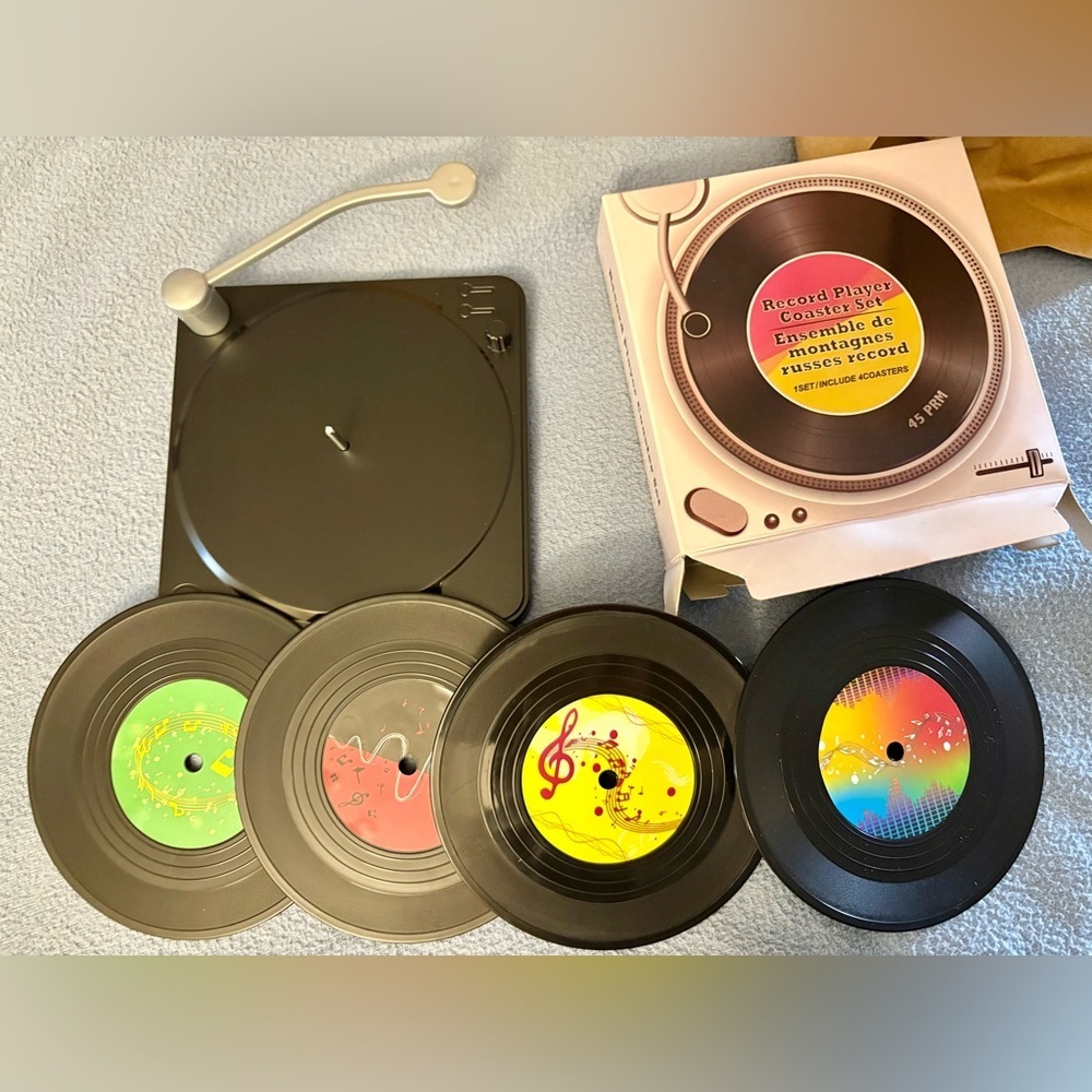 NIB-Novelty Record Player Coaster Set with 4 Colorful Vinyl Coasters